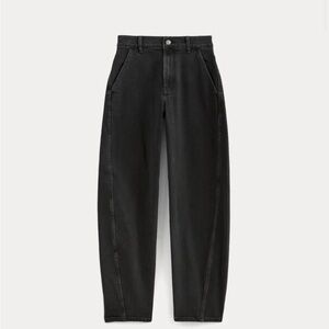 Women's Barrel-leg jean in black. Excellent condition.